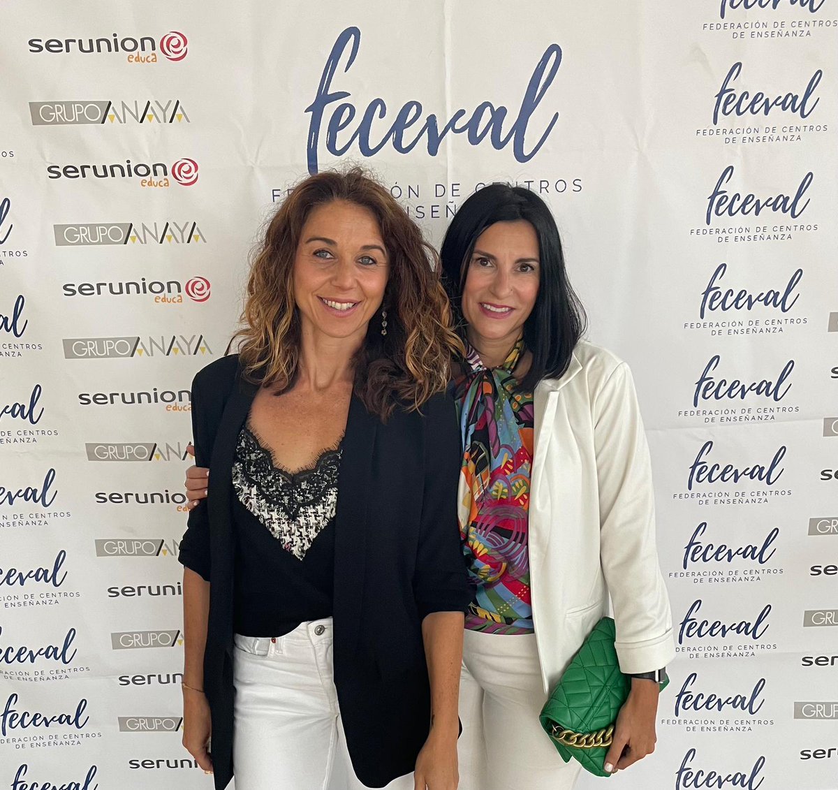 Esther López y Cinta Rodríguez, formadoras de <a href="/feceval_cece/">FECEVAL-CECE</a> en Inclusión, Orientación, AyL, IA y estrategias para el profesorado; compartieron con nosotros "Un Café amb L'educació", y la charla de <a href="/RubenMontesinos/">Rubén Montesinos</a> con el argumentario "Cómo no ser un centro de enseñanza zombi".