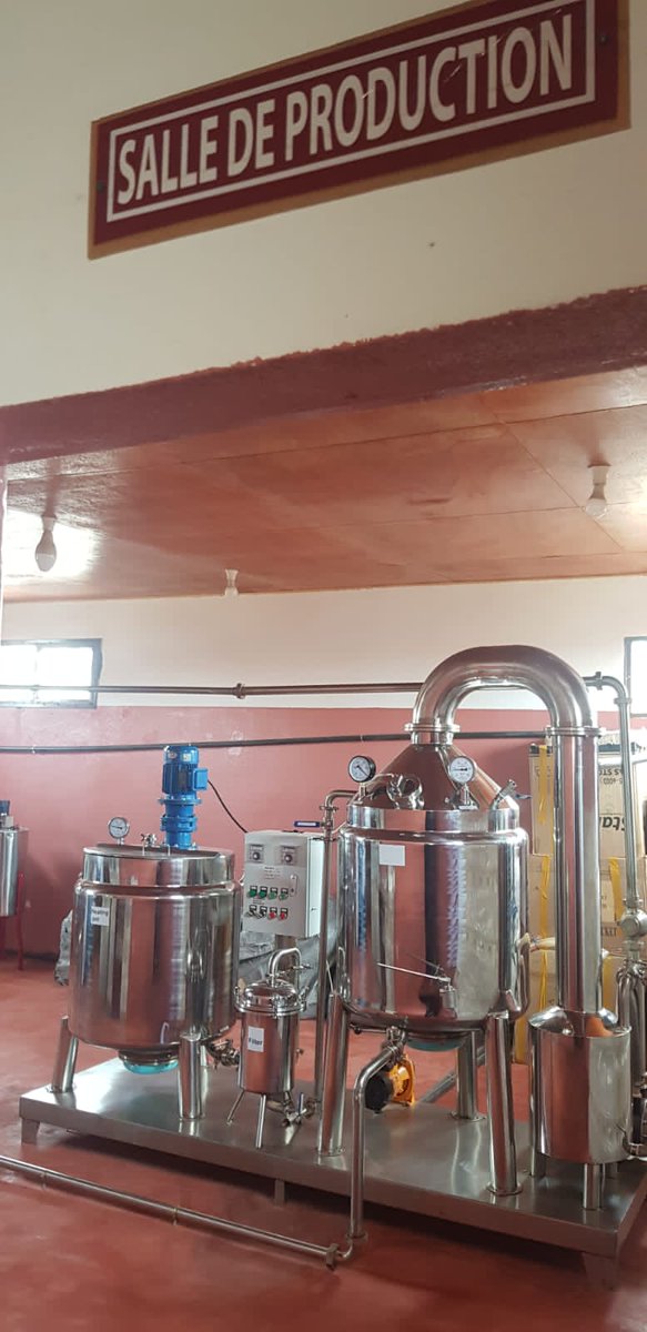 FRauCameroun's tweet photo. A COOPCA-ANNOUR, le bon miel 🐝 de l’#Adamaoua est transformé et embouteillé. Ce miel est collecté auprès de GIC dont + de 60% sont accompagnés par l' @AFD_France , via #ACEFA https://t.co/05PMytiwgA