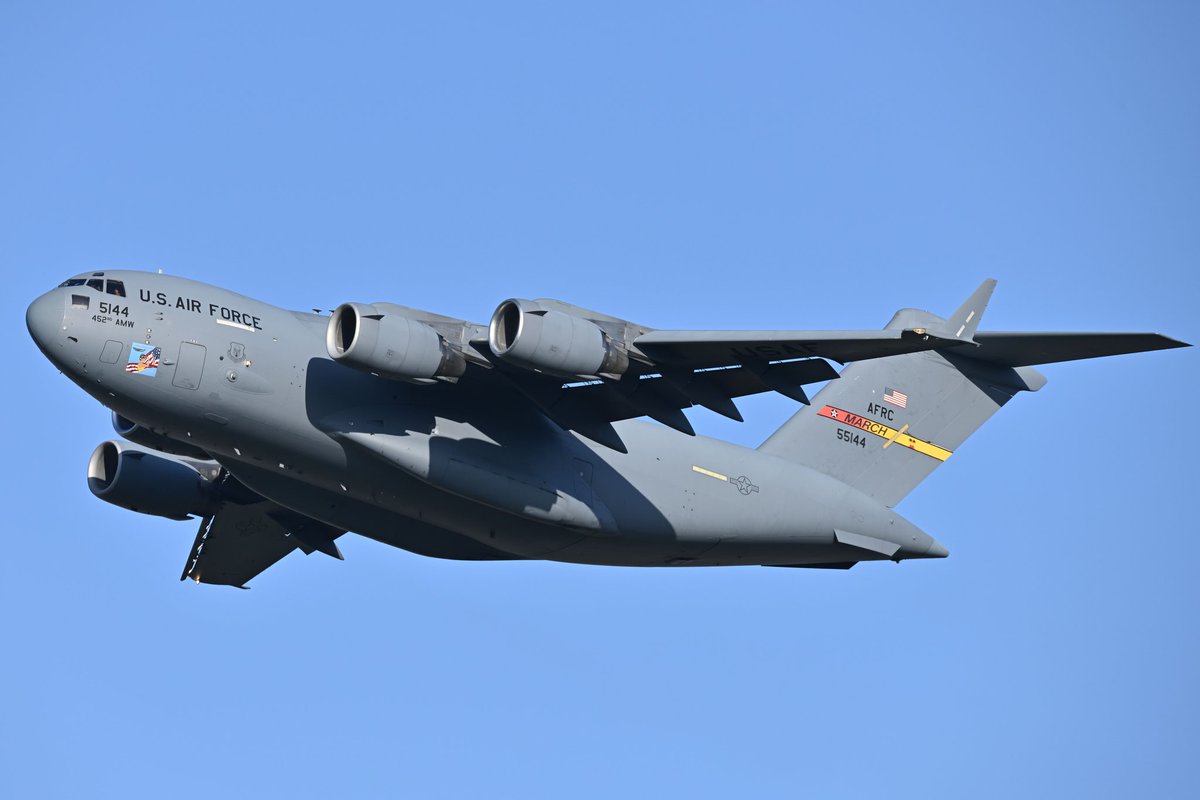 modelight329's tweet image. 2023/05/24
鼻絵アップが何だかピンボケなC-17😅

#RJTY #横田基地