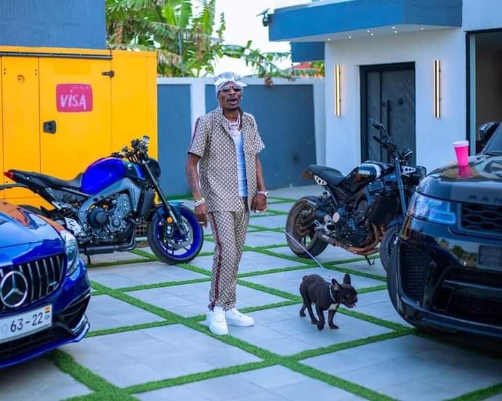 RastaOkyeman1's tweet photo. (Shatta Wale Taking It )

Am still gonna make it no matter how hard u tink u can take it 

Different what de teacher teaches from the book 
And wat de street teach every Ghetto Youth. 💰💰🔥🔥👑. #ShattaMusic  #SM4LY https://t.co/FqU8ohH8bu