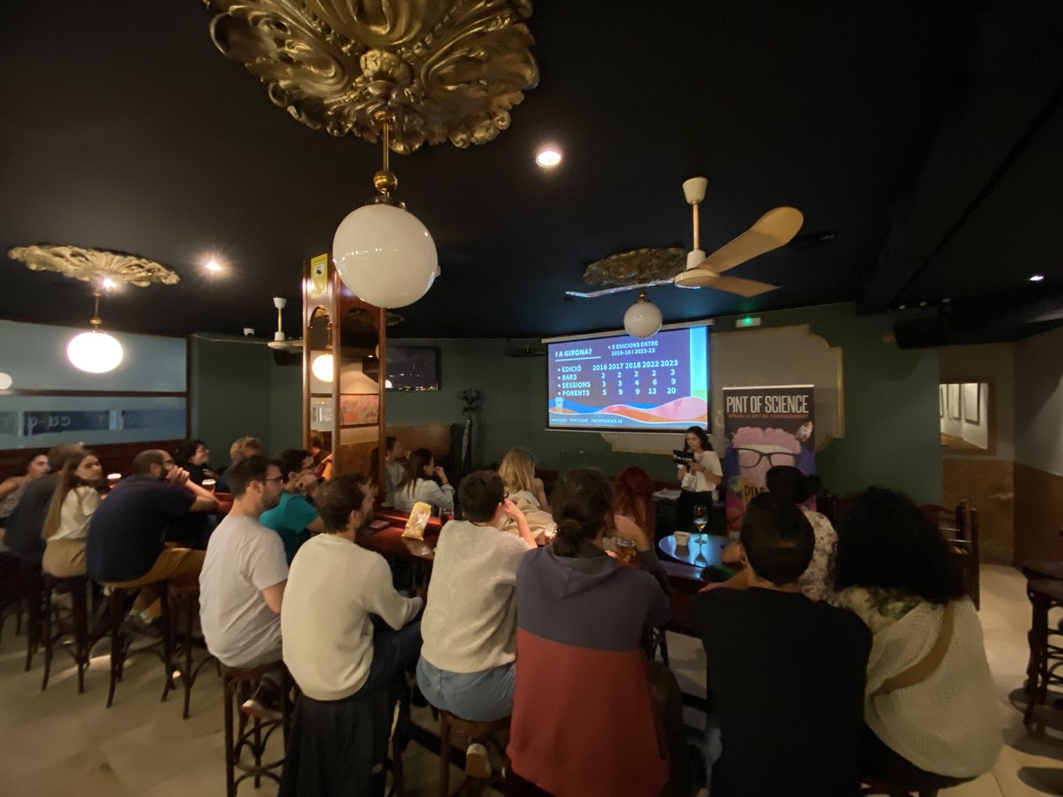 🎉 Ahir va finalitzar el #PintOfScience2023 a Girona! 👩‍🔬👨‍🔬 Ha estat un honor conèixer i aprendre de brillants científics en un ambient relaxat i divertit. Vull donar les gràcies a tots els participants, ponents i col·laboradors per fer-ho possible! 🧠🍺💙 #PINT23ES #PINT23GIR