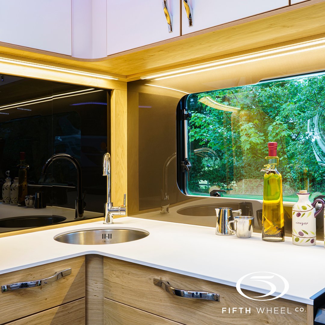 FifthWheelCo's tweet image. Experience the functionality of the Celtic Rambler's kitchen, where practicality meets style. Equipped with essential appliances and ample workspace, preparing culinary masterpieces becomes effortless.

Explore further details on our website.

#celticrambler #fifthwheel