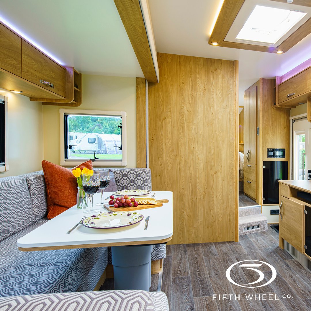 FifthWheelCo's tweet image. Experience the functionality of the Celtic Rambler's kitchen, where practicality meets style. Equipped with essential appliances and ample workspace, preparing culinary masterpieces becomes effortless.

Explore further details on our website.

#celticrambler #fifthwheel