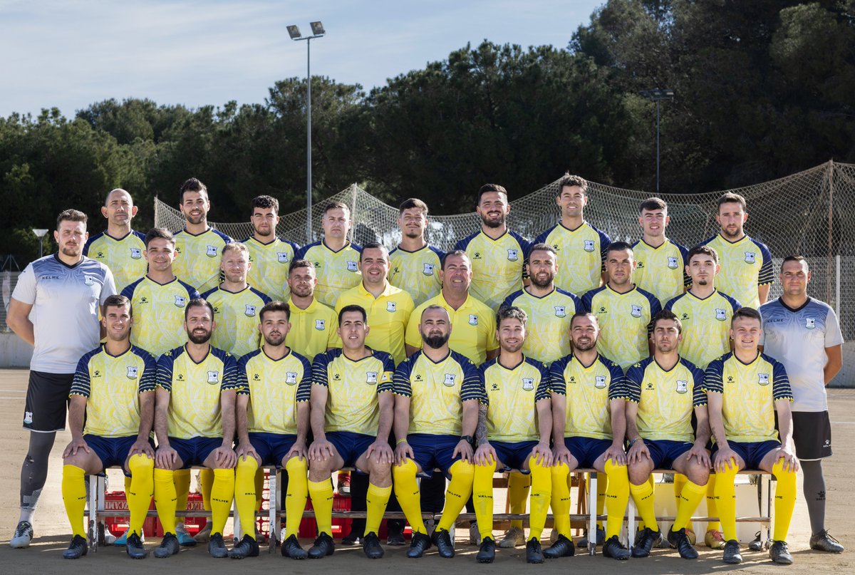Kelmesports's tweet photo. Tercer capítulo del @MaribanezFC  🔵🟡, ¡𝒚𝒂 𝒅𝒊𝒔𝒑𝒐𝒏𝒊𝒃𝒍𝒆! 🙌🏻

Capítulo lleno de emoción, risas y sobre todo fútbol. ¿Podrán los chicos hacerse con la tan ansiada victoria? 🏆⚽

¿Qué os parece la nueva piel del Maribáñez? 👕➡️ https://t.co/OQw4YW4DLz

#YoSoyMaribáñez https://t.co/xoJs3tjdy7