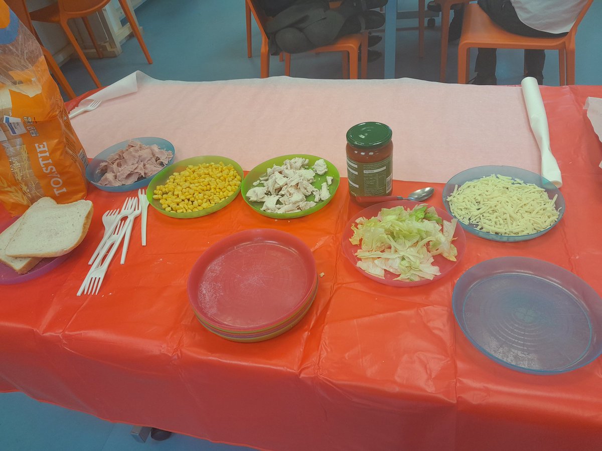 AngelsCommHub's tweet image. #cookingsession #cooking #angelsbreakafterschoolclub #angelscommunityhub #funactivtiesforkids #funstuffforkids #stolaves&amp;amp;stsaviourschoolfoundation