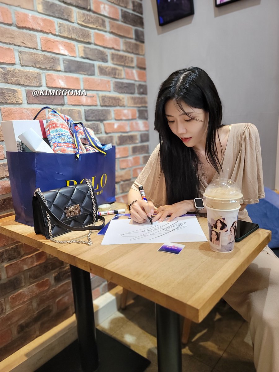 코 앞에서 다원이 보는중 ... 😳

#우주소녀 #다원