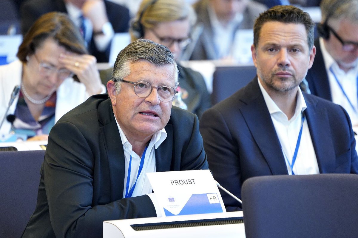 We must boost innovation & research to improve water reuse. Real political will should go hand in hand with budgets. The best way to save water is to stop leaks, but local authorities cannot finance this on their own, meaning we need help from the European level. @franckproust