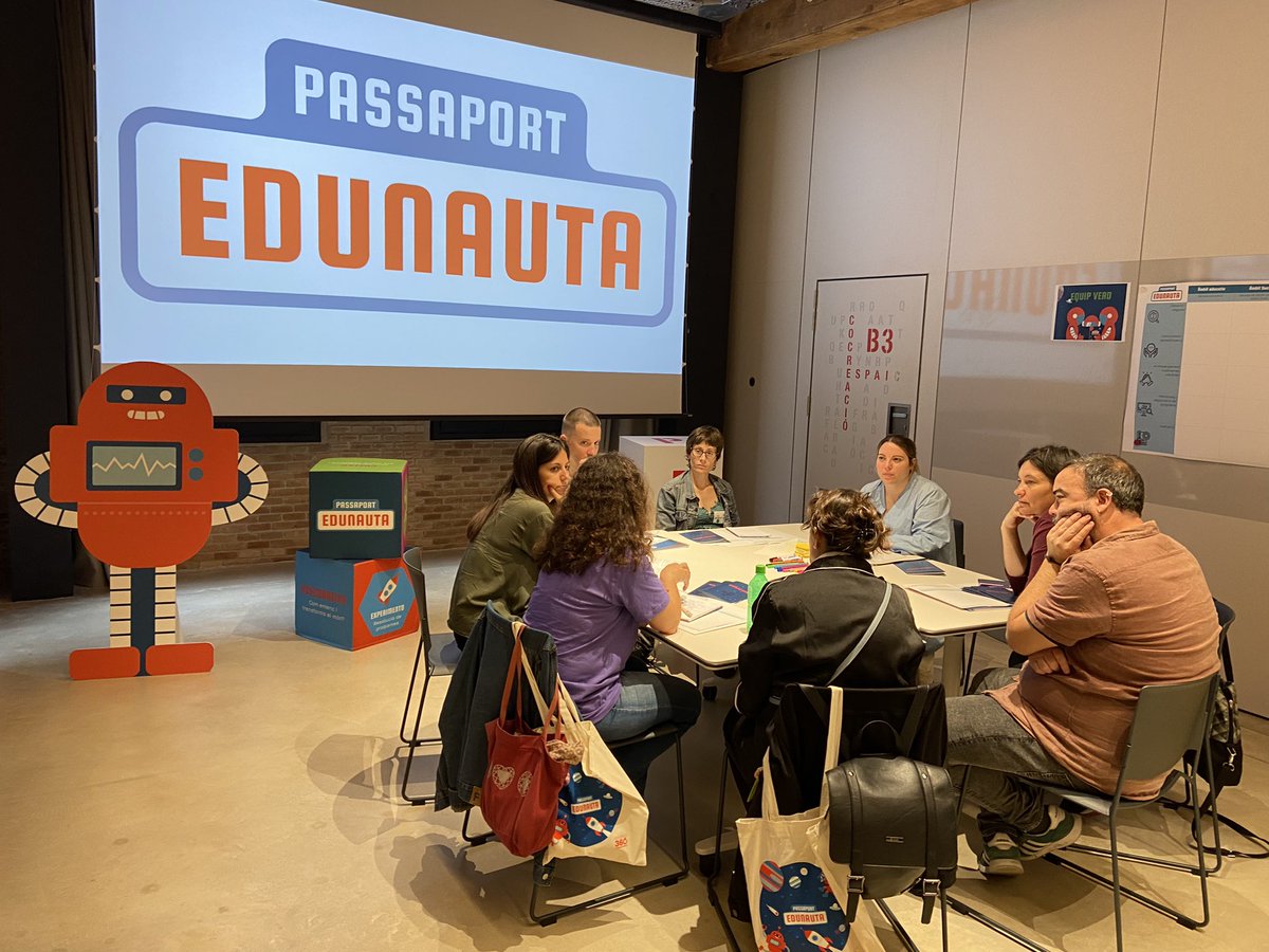 1a SESSIÓ: 🔌la connexió és un eix clau que ha d’estar al servei de l’equitat. Volem impulsar equips heterogenis que facilitin un treball més transversal per generar estratègies efectives per l’accés dels infants. 
Reflexionem amb <a href="/coopsoclab/">coopsoclab</a> en una dinàmica compartida