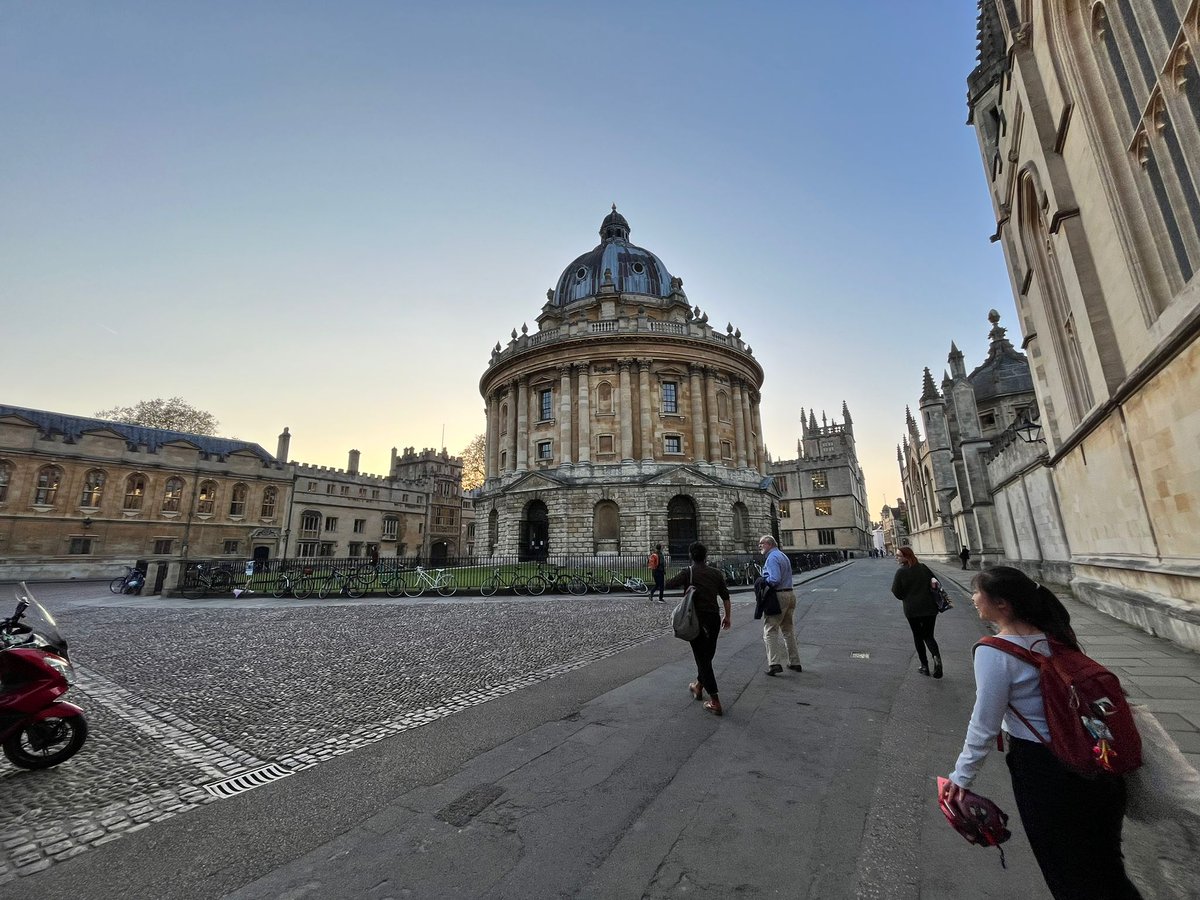 Back in Oxford at the Department of Chemistry hosted by Hagan Bayley speaking about the work done in Brighton! Great to collaborate with so many similar-minded cutting-edge groups like us. #Oxford #collaboration #precisionmedicine