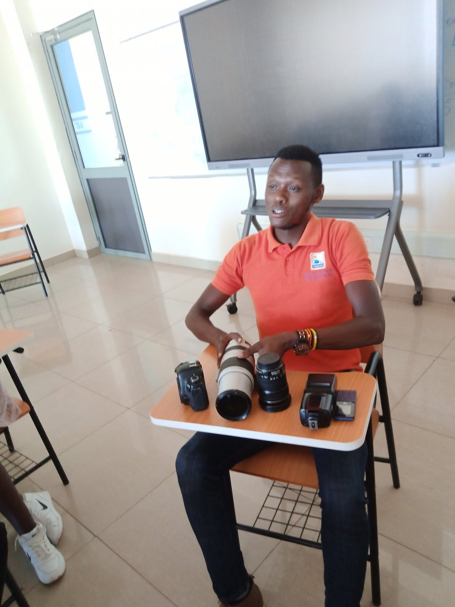 MableTwegumye's tweet photo. To empower is to give Power;  Uganda's Photojournalist @francis_isano talks to students of Journalism and Media Studies @VUKampala on News Photography and his experiences in the field of photojournalism #BeInspired https://t.co/3B1hc781s9
