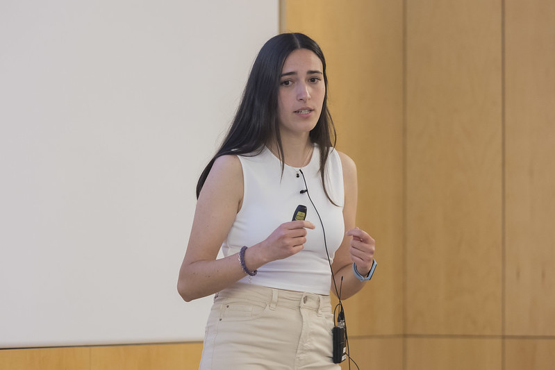 alumniUPF's tweet photo. 🎉 La recerca d'@anais_ep, #alumniUPF i estudiant del Doctorat en Tecnologies de la Informació i les Comunicacions (@DTIC_UPF), sobre com millorar el tractament de l'epilèpsia amb l'anàlisi dels senyals cerebrals guanya el #Rin4UPF.

🔗 https://t.co/7nHrFNFXDL

#ButlletíAlumniUPF https://t.co/Qg64JPHb4m