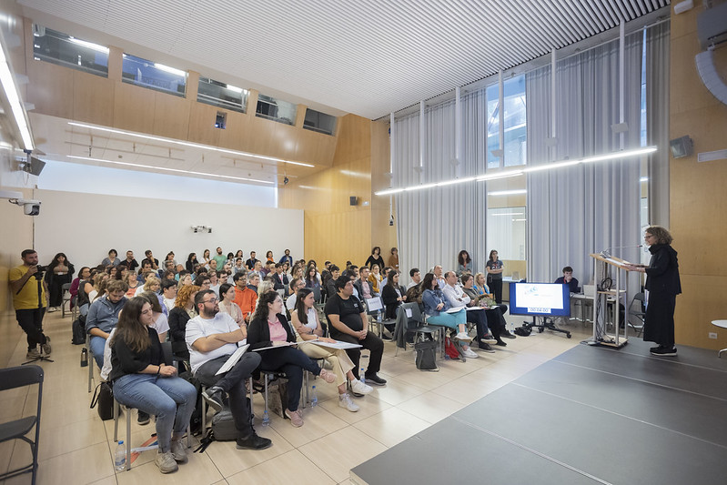 alumniUPF's tweet photo. 🎉 La recerca d'@anais_ep, #alumniUPF i estudiant del Doctorat en Tecnologies de la Informació i les Comunicacions (@DTIC_UPF), sobre com millorar el tractament de l'epilèpsia amb l'anàlisi dels senyals cerebrals guanya el #Rin4UPF.

🔗 https://t.co/7nHrFNFXDL

#ButlletíAlumniUPF https://t.co/Qg64JPHb4m