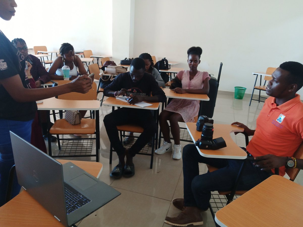 MableTwegumye's tweet photo. To empower is to give Power;  Uganda's Photojournalist @francis_isano talks to students of Journalism and Media Studies @VUKampala on News Photography and his experiences in the field of photojournalism #BeInspired https://t.co/3B1hc781s9