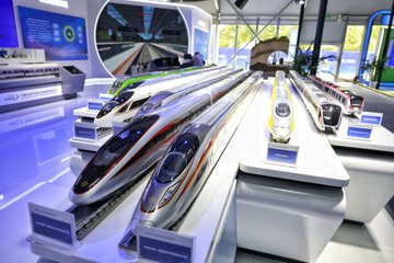 ChangShaDaily's tweet image. The 2023 #ZGC Forum is set to open Thursday, with the exhibition covering an area of 27,000 square meters. Over 150 activities in six major exhibition areas, including forum conferences, exhibition displays, #techn will be staged during the event.  globaltimes.cn/galleries/4687…