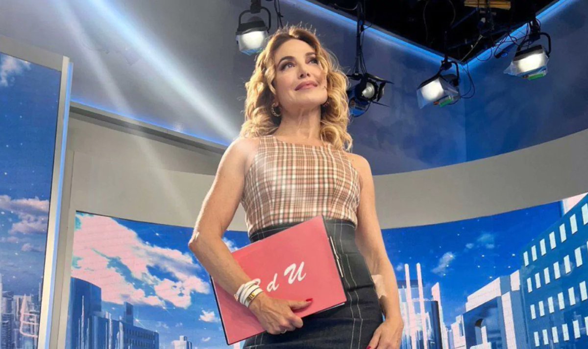 BARBARA D'URSO RESTA A MEDIASET

#BarbaraDUrso resterà a Mediaset per un altro anno e sarà di nuovo confermata al timone di #Pomeriggio5. Al momento sarà l'unico programma che la vedrà protagonista nella prossima stagione. 
(Quotidiano.net)

#AscoltiTv