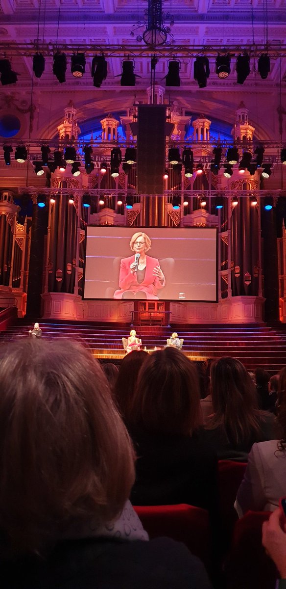 Just saw @JuliaGillard speak at #SydneyWritersFestival and she is articulate and funny and utterly fabulous