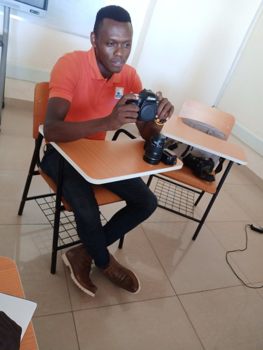 MableTwegumye's tweet photo. @francis_isano to @VUKampala Journalism students;  How you master the camera can make you a good photojournalist or a bad one.
A camera is a camera and a picture is a picture. You can use the gadget you have to get the picture you want #BeInspired https://t.co/1TYgfETmzg