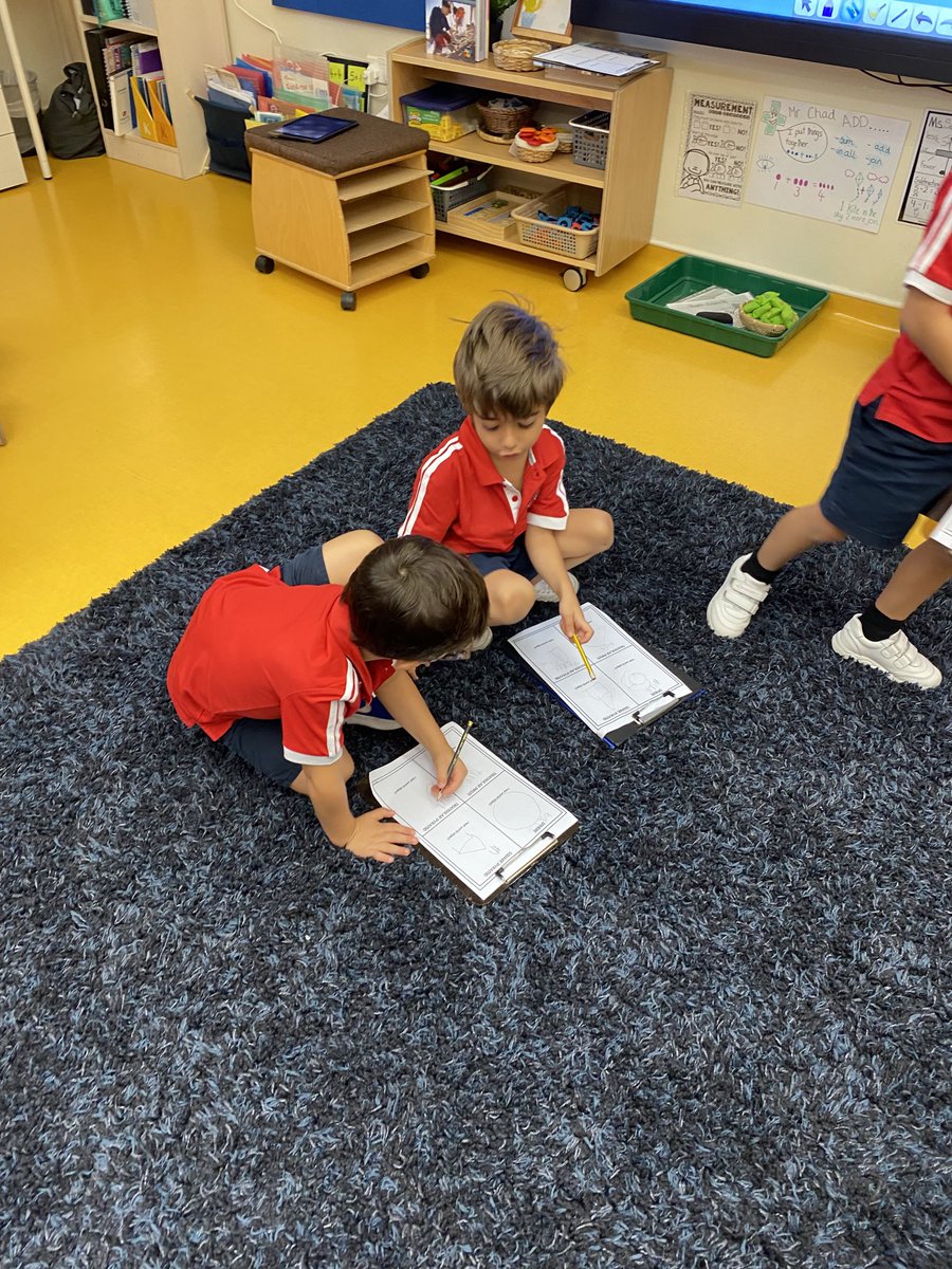 ClareHibbard's tweet image. Demonstrating our knowledge of 3 d shapes in our Shape Museum with everyday objects ⁦@DAAElementary⁩