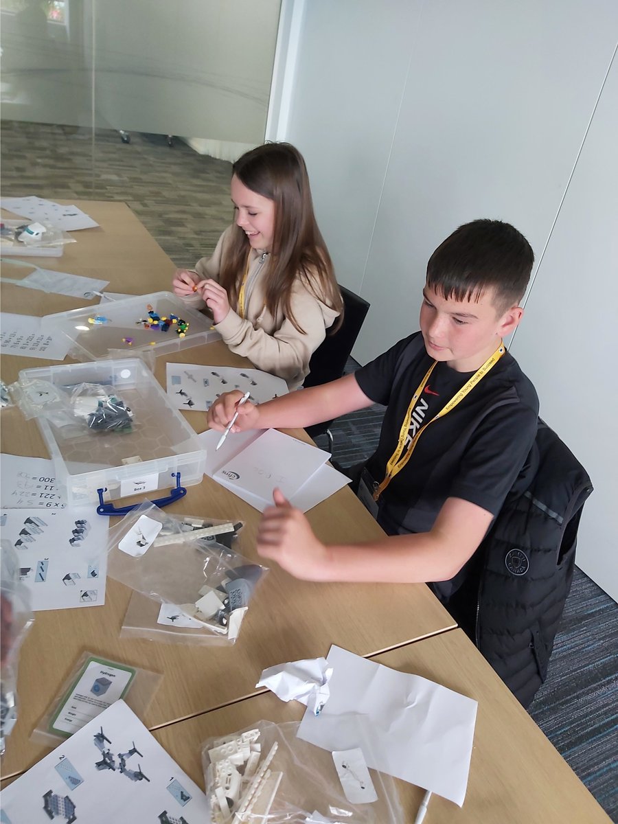 SBYcharity's tweet photo. Another amazing Discover Maths day with our students from @OAJohnWilliams yesterday! This time we went to @CFMSuk where a few future engineers were created as teams worked together to design air taxis which were then tested through computer modelling. #mathsatwork #STEM https://t.co/ELigTL9zem
