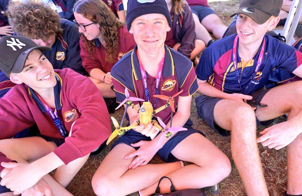AUADRT's tweet image. Another amazing day on the @TAFEQld #DigiTrek Road Show. So much fun racing drones, talking #STEM and meeting so many inspiring young people from #Kingaroy and surrounding areas.
#SendIt!
#DroneRacing
@ChiefAusArmy @FORCOMDAusArmy