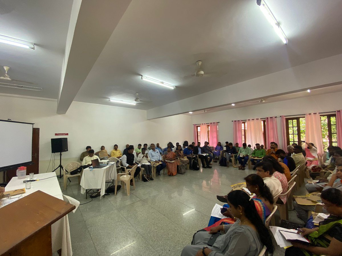 'Where Will Citymakers Stay? - A Convention on Land Rights, Housing and Basic Amenities for Urban Deprived Communities' is in progress in Bengaluru. Civil society leaders, policy makers and academicians from across the country have joined.
The convention was inaugurated by Mr B