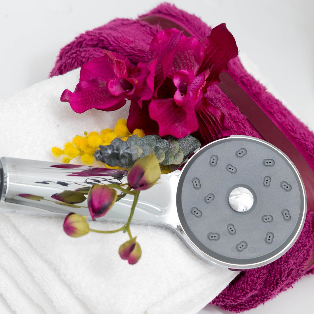 We are thrilled to announce that our Maku Satinjet shower head has made it to the Expert Reviews 2023 best shower heads list! Some reviewers reported feeling so relaxed they didn’t want to leave the shower! 😍 
Click here to read the full review bit.ly/35HwbNt