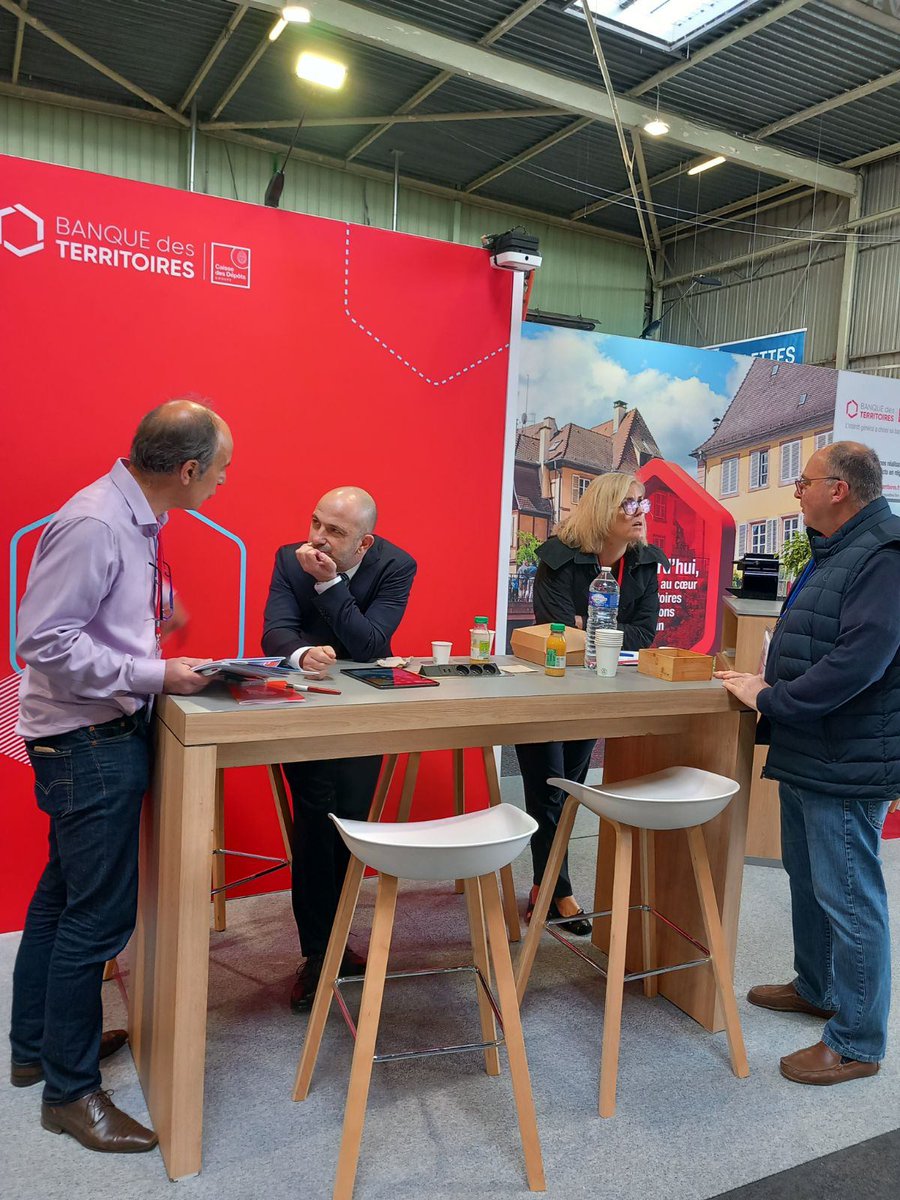 BdT_Occitanie's tweet photo. Notre equipe de la @BdT_Occitanie est à l'écoute de tous vos projets sur le stand 10 du 1er salon des maires, des élus locaux et des décideurs publics des Hautes-Pyrénées
#AMF65 #Tarbes https://t.co/DKYASVKFSg