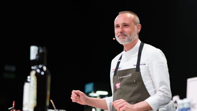 La cocina también vira al verde. La alta  restauración se ha apuntado al ‘movimiento verde’ poniendo el producto  vegetal en el centro de muchos discursos gastronómicos <a href="/invernadero_el/">El Invernadero</a> <a href="/Mugaritz/">Mugaritz</a> <a href="/RicardCamarena/">Ricard Camarena</a> <a href="/fdelcerro/">Fernando Del Cerro</a> <a href="/RestCullerdepau/">RestCullerdepau</a> <a href="/VMoncalvillo/">Venta Moncalvillo</a>  theobjective.com/gastronomia/20…