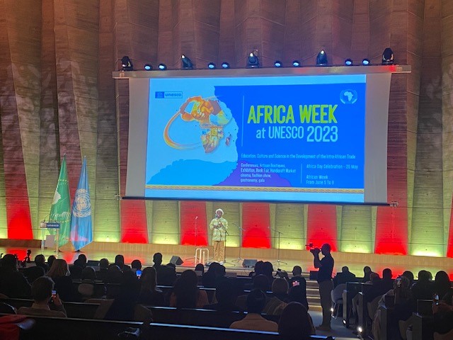 #UNESCO| Ravi de participer aux célébrations🎉 de la #JournéeDelAfrique🌍à l'UNESCO🇺🇳. 

Wallonie-Bruxelles🇧🇪soutient la priorité Afrique à l'UNESCO en éducation👩‍🎓, culture🎭🎶et patrimoine🌴🤝

Belle journée de l'Afrique #AfricaDay2023 👏