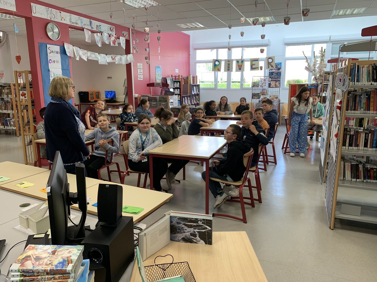 Les élèves de sixième accueillent toute la matinée leurs camarades de CM2 pour une découverte du collège en partageant des ateliers divers et variés. Ce midi ils déjeuneront ensemble au restaurant scolaire. #liaisonCM26ème.