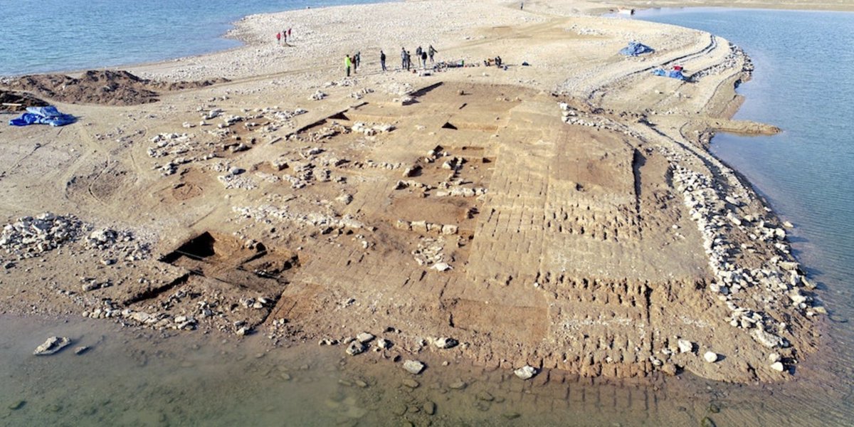 What could a cross-historical approach to ‘natural’ #disasters and #crises help generate? 

Join the "Living with Crises" workshop, organised by <a href="/UCL_IAS/">UCL IAS @ucl-ias.bsky.social</a>, <a href="/_aeron_/">Aeron O’Connor</a>, Gabriella Santini <a href="/UCLanthropology/">UCL Anthropology</a> &amp; <a href="/anujajaitly/">Anuja Jaitly</a> @UCLIRDR.

🗓️30 May, 10:00 - 17:00 BST
🎟️bit.ly/3BVw1BG