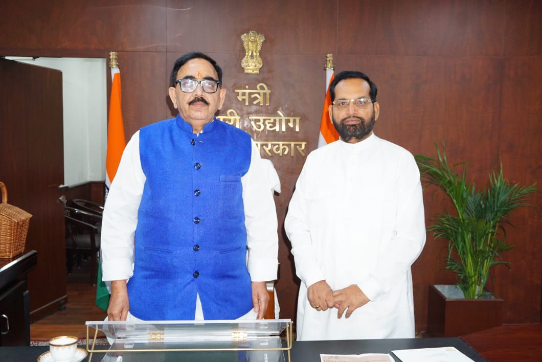 subhashbjpbrh's tweet image. आज भारतीय जनता पार्टी के वरिष्ठ नेता, उत्तर प्रदेश भाजपा के पूर्व प्रदेश अध्यक्ष एवं भारत सरकार के मा० भारी उद्योग मंत्री श्री @DrMNPandeyMP जी से उनके दिल्ली स्थित सरकारी कार्यालय पर शिष्टाचार भेंट की।