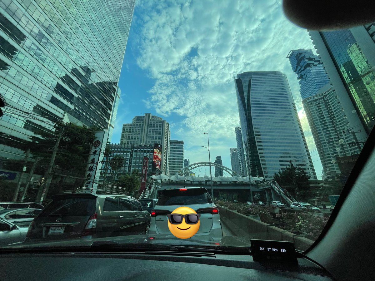 Kissingfreedom's tweet photo. @fm91trafficpro กักแต่หัววัน แยกนาราธิวาสฯ สาธร เข้าสุรศักดิ์ แดง 10 นาที เขียน 30 วินาที https://t.co/Z7OLxLzJEm