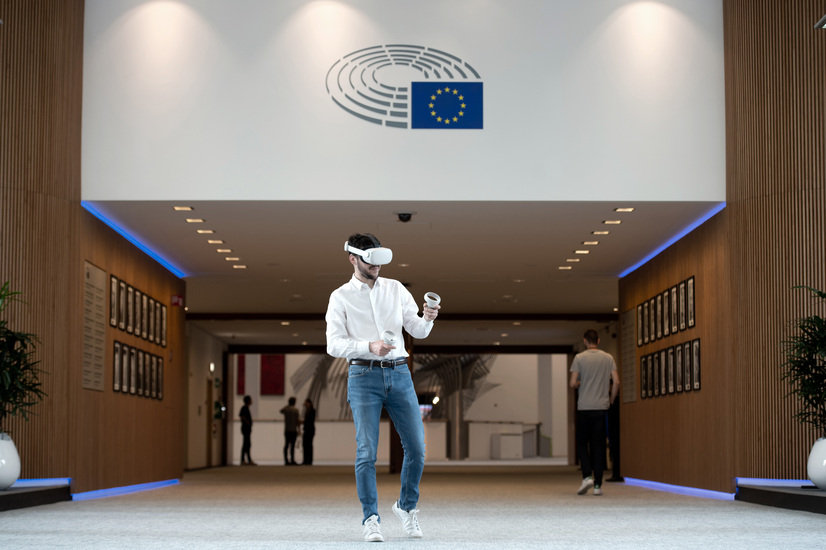Did you know you can take a #virtual tour of the European Parliament?

Take the #digital journey to discover the Parliament’s work, what it’s like to be an MEP and all about European history.

Start your journey here: shorturl.at/cgkns