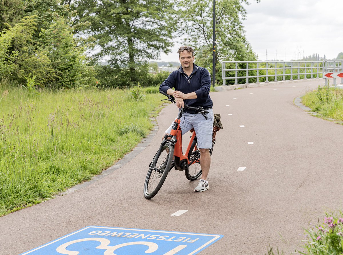 hof_arjan's tweet image. Vanwege ‘FietsNaarJeWerkDag’ fietste ik van Enschede naar Vriezenveen. Via de #F35 is dat een peulenschil 😁 #psov @ProvOverijssel #FietsNaarJeWerkDag @ProvOverijssel @fietsersbond