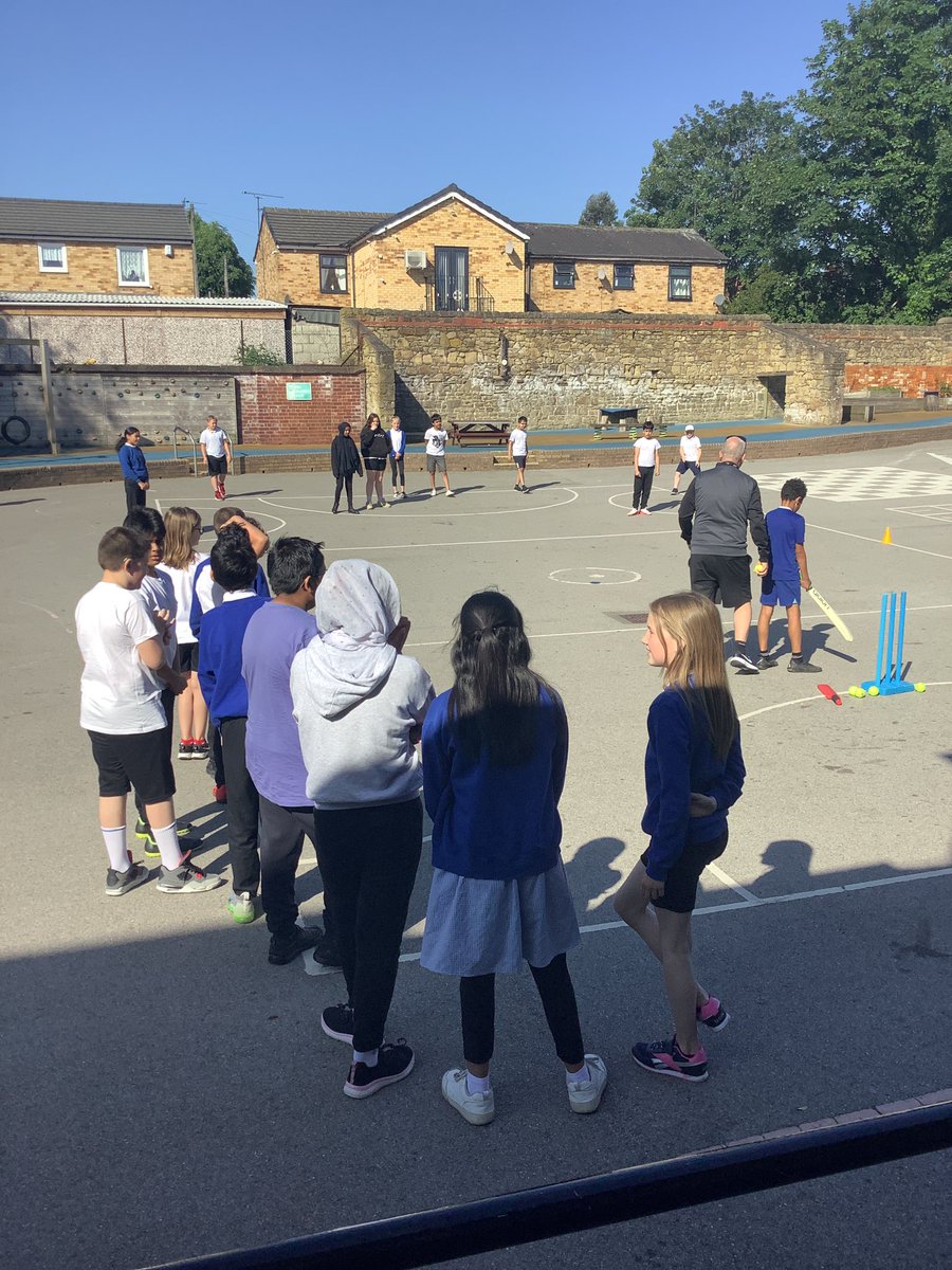 eastdene_'s tweet photo. Y5/6 absolutely loved playing caterpillar cricket this morning with @LiveandLearnPE applying our striking and fielding skills into a game situation. https://t.co/7LK4ISkaML