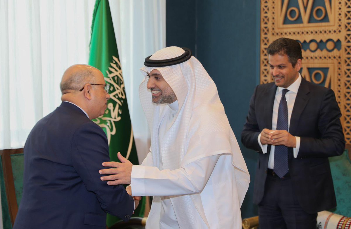 KSAPermanentGVA's tweet photo. على هامش أعمال الدورة (٧٦) لجميعة الصحة العالمية #WHO ، أقيم في مقر البعثة الدائمة في جنيف وبدعوة من معالي وزير الصحة الأستاذ/ فهد الجلاجل حلقة نقاش جانبية رفيعة المستوى حول تسريع العمل بشأن مقاومة مضادات الميكروبات: "الطريق إلى المؤتمر الوزاري لمقاومة مضادات الميكروبات 2024 https://t.co/qrJ3kywTpv