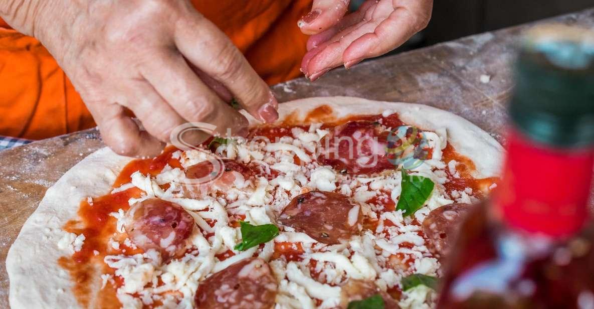 Sorrento Pizza Making Class In Naples 🛎 s.cl4.us/1q6 #Campania #Italy #Naples #shoppingworldtv #tour #touractivities #tourexperience #touroperator #workshoptours
