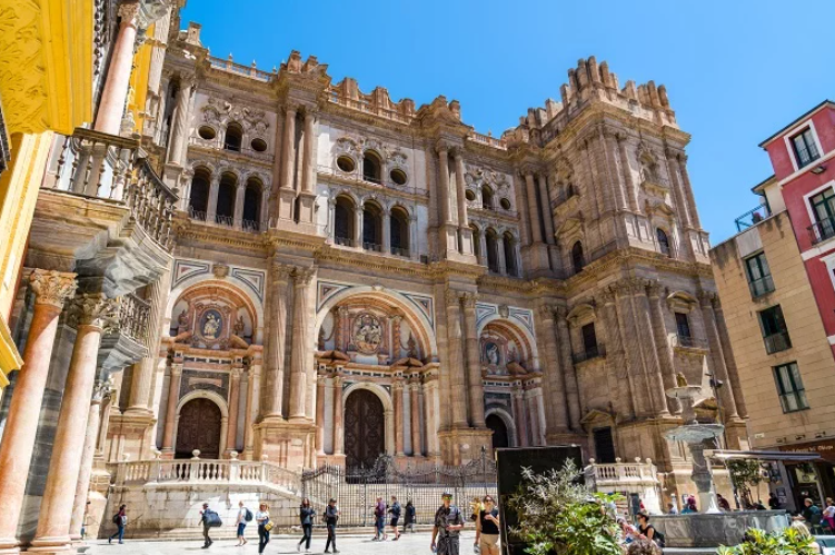 #JuevesDeArquitectura
⛪Las 15 #catedrales y basílicas más populares de #España via <a href="/MooveMag/">Moove Magazine</a>
moovemag.com/2023/04/las-15…