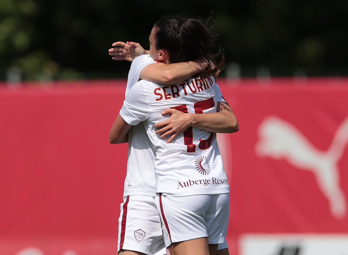 LAROMA24's tweet photo. 💛❤️ La #RomaFemminile non molla mai 👊

👏 Sotto 2-0, le giallorosse hanno pareggiato 2-2 contro il #Milan grazie alla rete di #Cinotti e al rigore di #Andressa al 93' ⚽️

🔥 FORZA RAGAZZE!!! 🟡🟠🔴

▶️ https://t.co/LCBO1vWJmo
#ASRoma https://t.co/JFbeNUlkp1