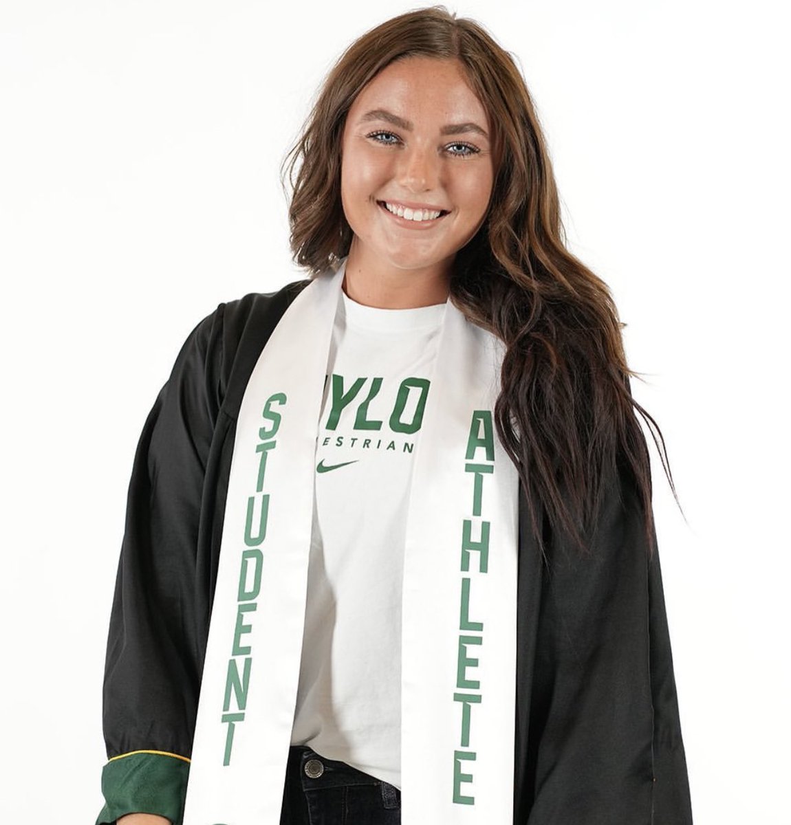 dmart1227's tweet photo. And just like that, @gabbymarty13 is a Baylor Graduate!  Your Mom and I are beyond proud. Love you and Congratulations!  #Baylorgrad #SicEm https://t.co/fCertDw3sT
