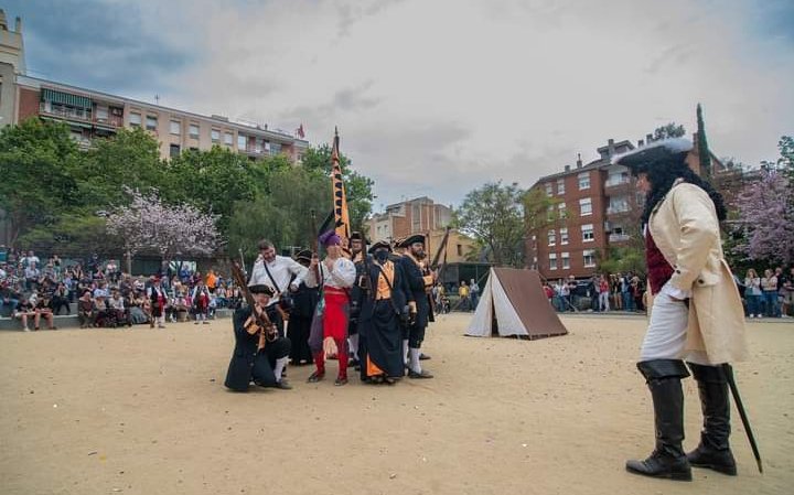 MiqueletsBDN's tweet photo. Galejada trabucaire - Formació d'esquirol (Foto de Felicià Sabater -Pl. Pompeu Fabra- 07/05/23) a #Festesdemaig2023 a #Badalona https://t.co/9CUulbAkfn