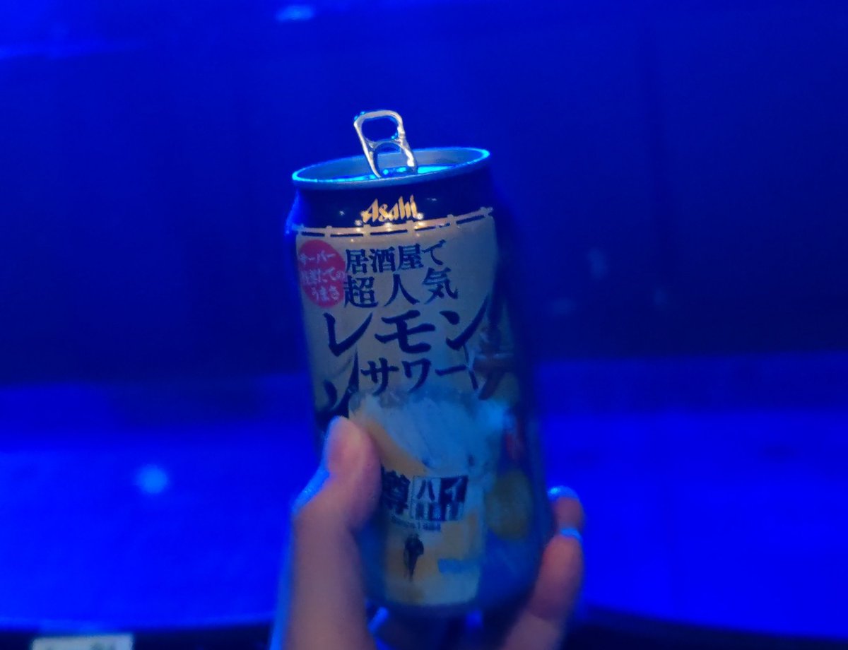 7z9O9pW5ziH6c1V's tweet photo. #DRAFES
楽しかった〜✨
ボイメンさんがまたも連続で跳ばせるものだから……🕴
酒飲んで飛びまくって
暑っつい熱っつい🔥
早々に脱いだボイメンの全チチ をしっかり見たゾ👁✨
(主なメンバー💛❤️💙💚)
そして
龍一くんやらソンモくん ケンさんを生で拝めるとは……
貴重なお時間ありがとう💫🙏 https://t.co/g7ICc28Kqu