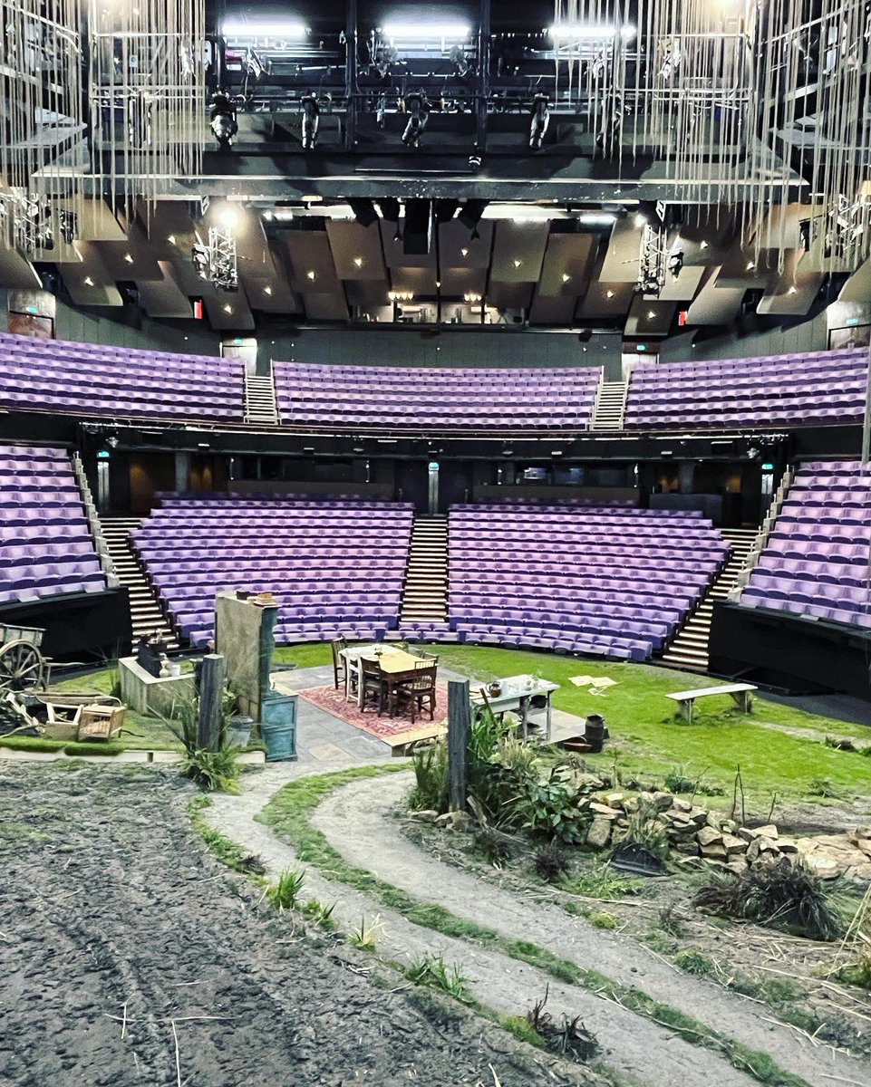 georgeturneruk's tweet image. ‘On the road to Ballybeg’ #dancingatlughnasa @NationalTheatre