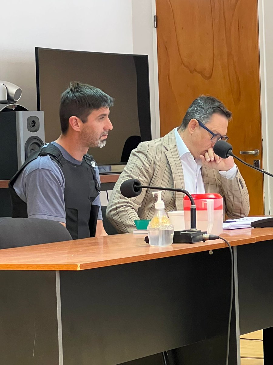 MpfRawson's tweet photo. MADRYN FEMICIDIO TAMARA SILVA: La hipótesis de los fiscales Alex Williams y Jorge Bugueño, da cuenta que el pasado 09 de mayo de 2023, siendo las 02:30hs. Gustavo Solvas, estando en su domicilio, se retira del mismo a bordo de su rodado Ford Escort color blanco ..... https://t.co/RQF9WhF2MB