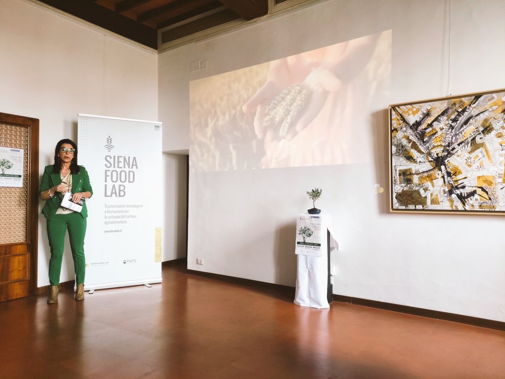 📣In corso ora a Siena 'Merenda nell'oliveta'.
🫒Percorsi alla scoperta dell''oro verde' con un focus su #SienaFoodLab, il progetto di #trasferimentotecnologico per l'#innovazione dei settori #vino, #olio, #cereali nel territorio senese.
Ne parla @TozziCristiana.

@fondazionemps