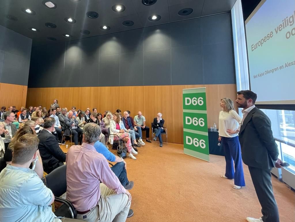 Vandaag op #D66congres sprak ik met de leden en @Ahammelburg over Europese defensiesamenwerking. Ook op dat vlak, veel ruimte voor vooruitgang!