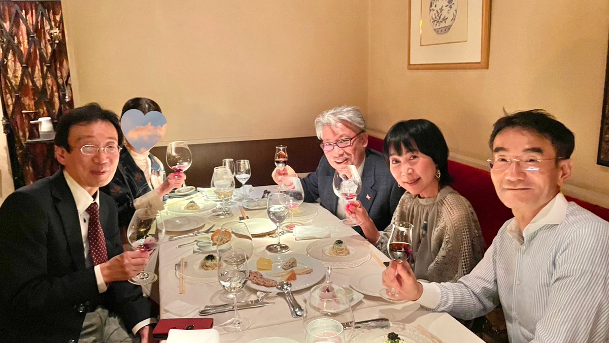 【✨横高時代の同級生とプチ同窓会🥂✨】

私の出身校は小泉元首相はじめノーベル賞受賞者など各界でご活躍の方々を輩出しているけれど、3年間同じクラスだった同級生達とプチ同窓会。
皆さん各界の第一線で活躍されていて
私も頑張らなきゃ‼️と刺激を受けました。

#なまい洋子
#シノワ銀座