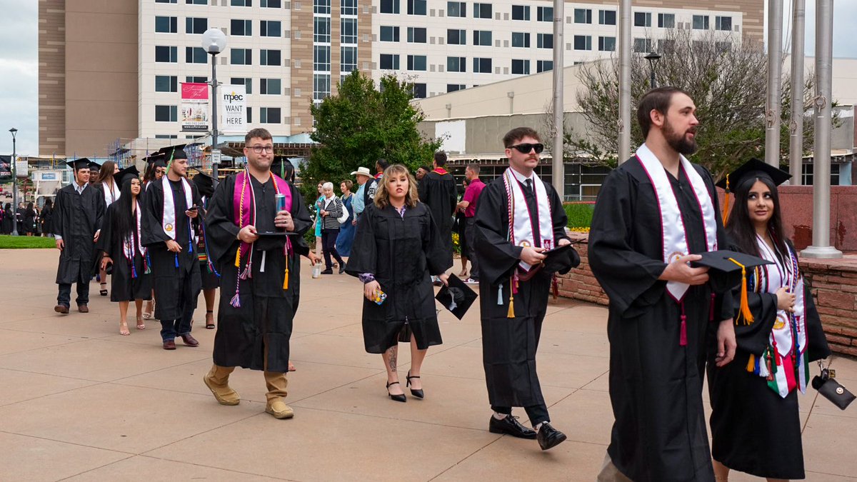 MSUTexas's tweet photo. Good morning graduates! ๐ #StangGrad https://t.co/jmrcsT1ptr