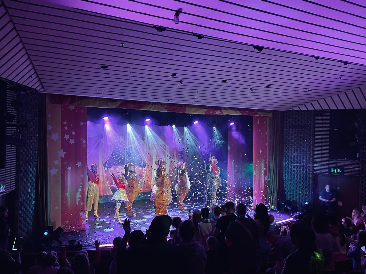 danwilliambell's tweet image. Two packed performances of Goldilocks today at @TheThameside ! We love touring here each year - the audiences are always so great ! The staff are so passionate about their theatre ! Please continue to @savethameside ! #savethameside #thamesidetheatre